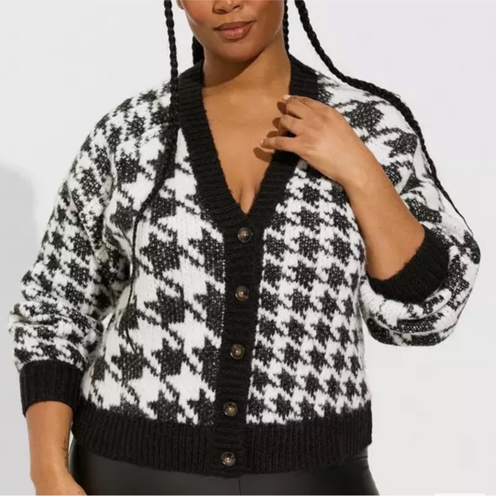Torrid Cardigan V-Neck Button Front Crop Black & White Houndstooth Sweater 4X